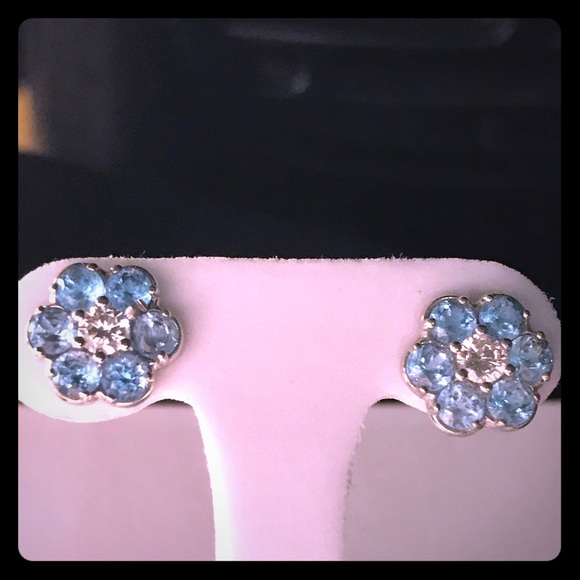 Van Cleef & Arpels Jewelry - 18 kt Van Cleef & Arpels”Lawn” collection earrings